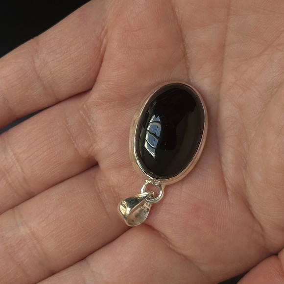 Classic Black Onyx Pendant - Oval Shape - Picture 3 of 6